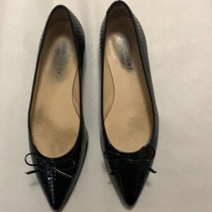 JON  JOSEF PATENT LEATHER FLATS SIZE 8 1/2‎